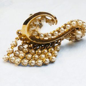 Gold pearl earrings
